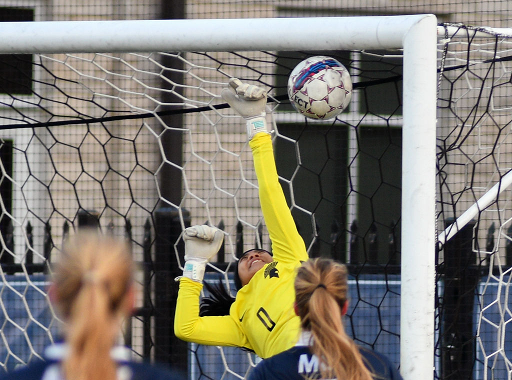 Jemica Artillaga fails to block a goal